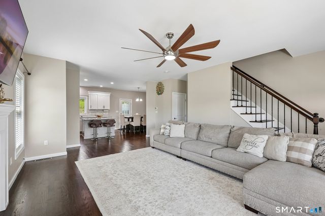 17 Sea View Terrace, Waterford, CT 06385