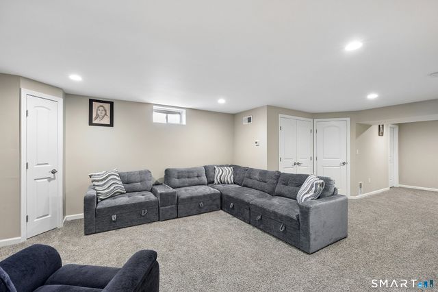 17 Sea View Terrace, Waterford, CT 06385