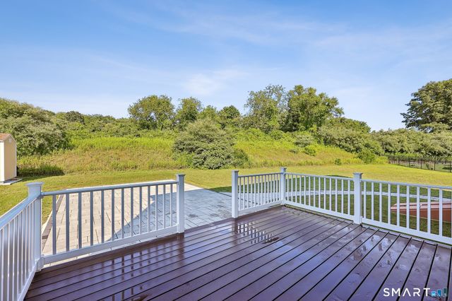 17 Sea View Terrace, Waterford, CT 06385
