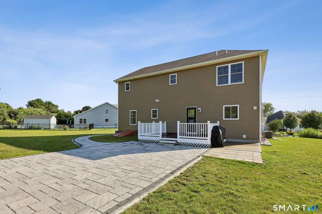 17 Sea View Terrace, Waterford, CT 06385