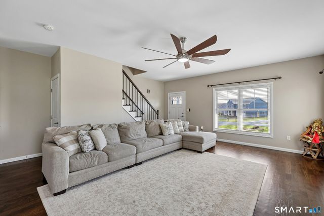 17 Sea View Terrace, Waterford, CT 06385