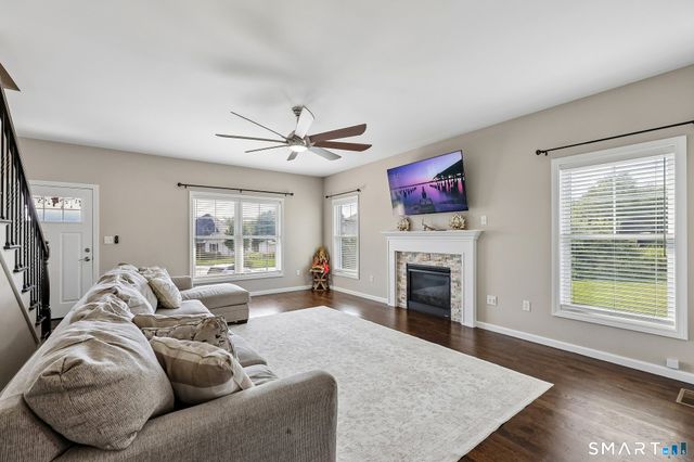 17 Sea View Terrace, Waterford, CT 06385