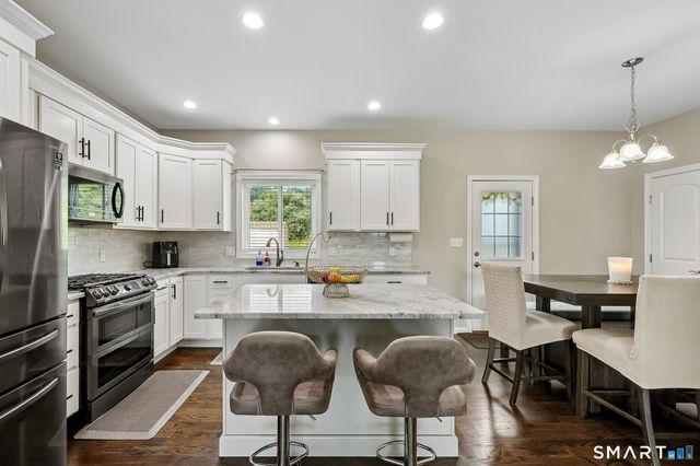 17 Sea View Terrace, Waterford, CT 06385