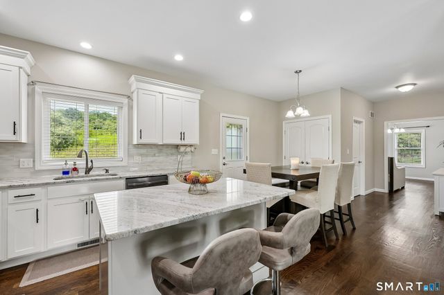 17 Sea View Terrace, Waterford, CT 06385