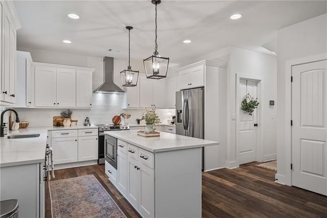 298 Boulder Lake Drive, Cartersville, GA 30121