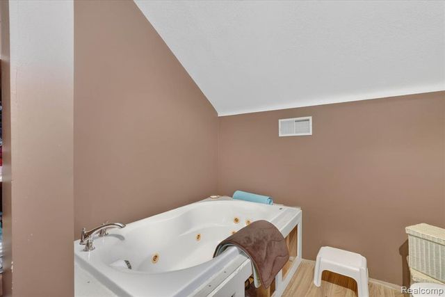 4034 E Newport Road, Newport, MI 48166