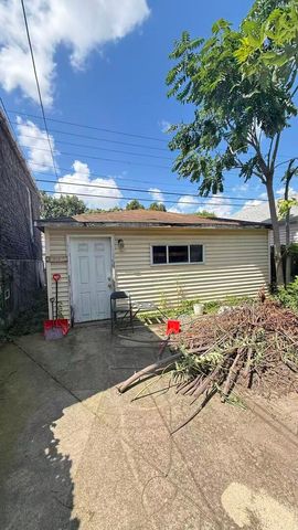 3540 S DAMEN Avenue, Chicago, IL 60609