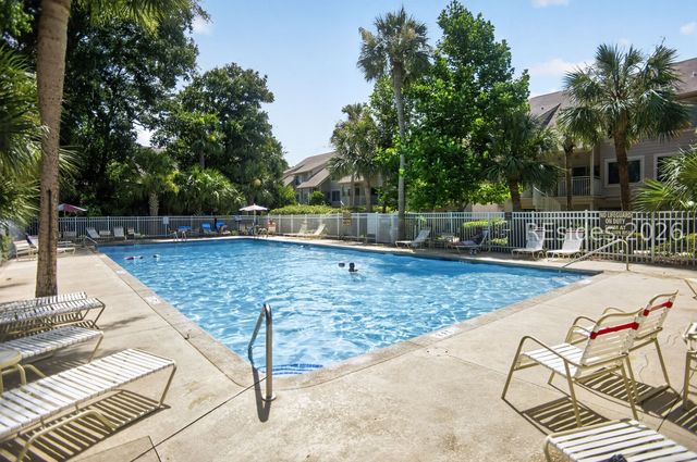 15 Deallyon Ave Apt 67, Hilton Head Island, SC 29928