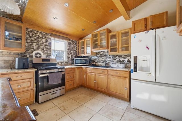 808 Pine Harbor DR, Norfolk, VA 23502