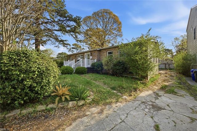 808 Pine Harbor DR, Norfolk, VA 23502