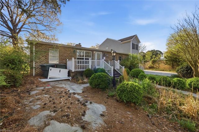 808 Pine Harbor DR, Norfolk, VA 23502