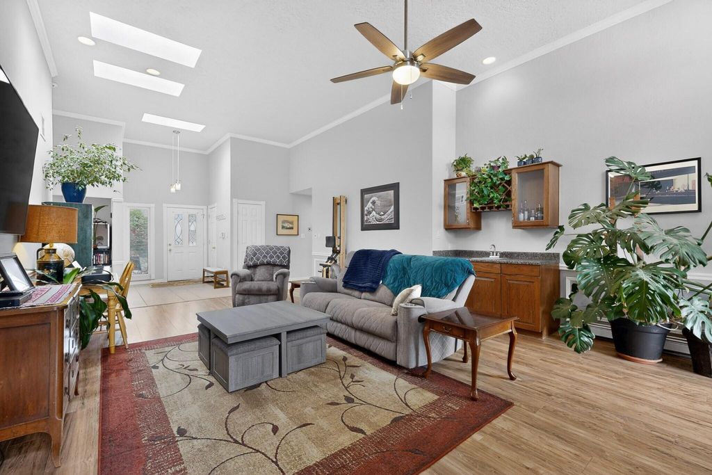 Image 10 of property listing at 7508 Teakwood Drive NW, Albuquerque, NM 87120