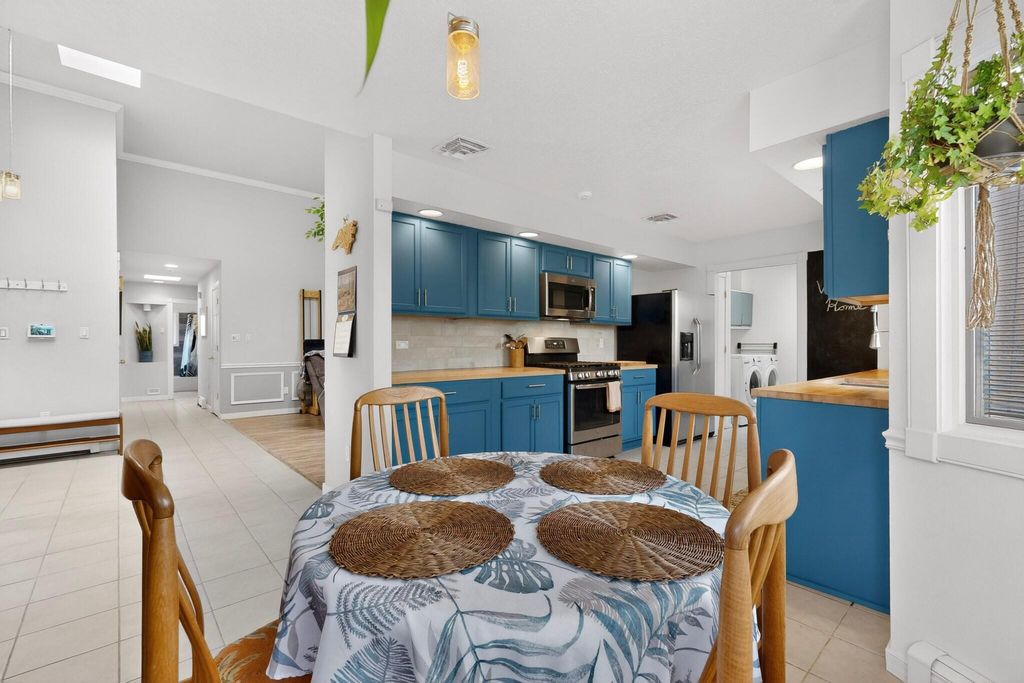 Image 11 of property listing at 7508 Teakwood Drive NW, Albuquerque, NM 87120