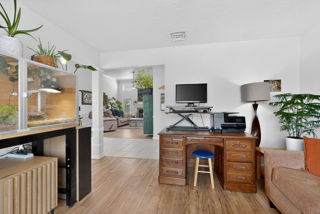Image 17 of property listing at 7508 Teakwood Drive NW, Albuquerque, NM 87120