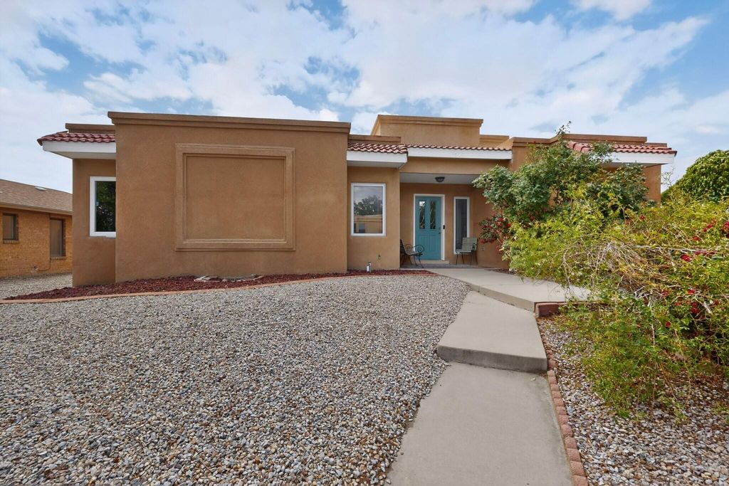 Image 2 of property listing at 7508 Teakwood Drive NW, Albuquerque, NM 87120