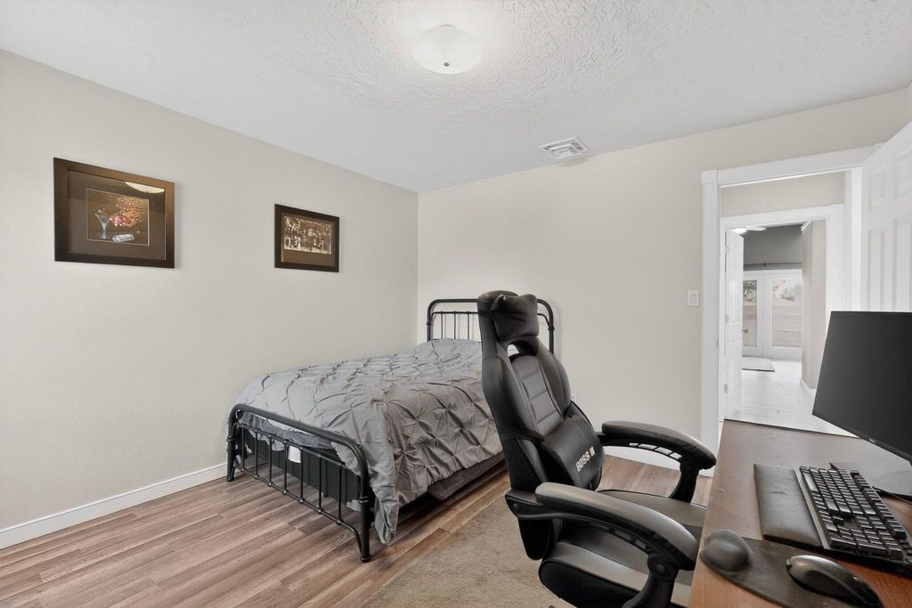 Image 24 of property listing at 7508 Teakwood Drive NW, Albuquerque, NM 87120