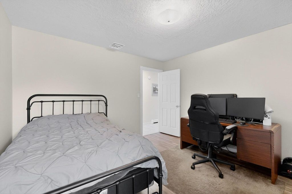 Image 26 of property listing at 7508 Teakwood Drive NW, Albuquerque, NM 87120