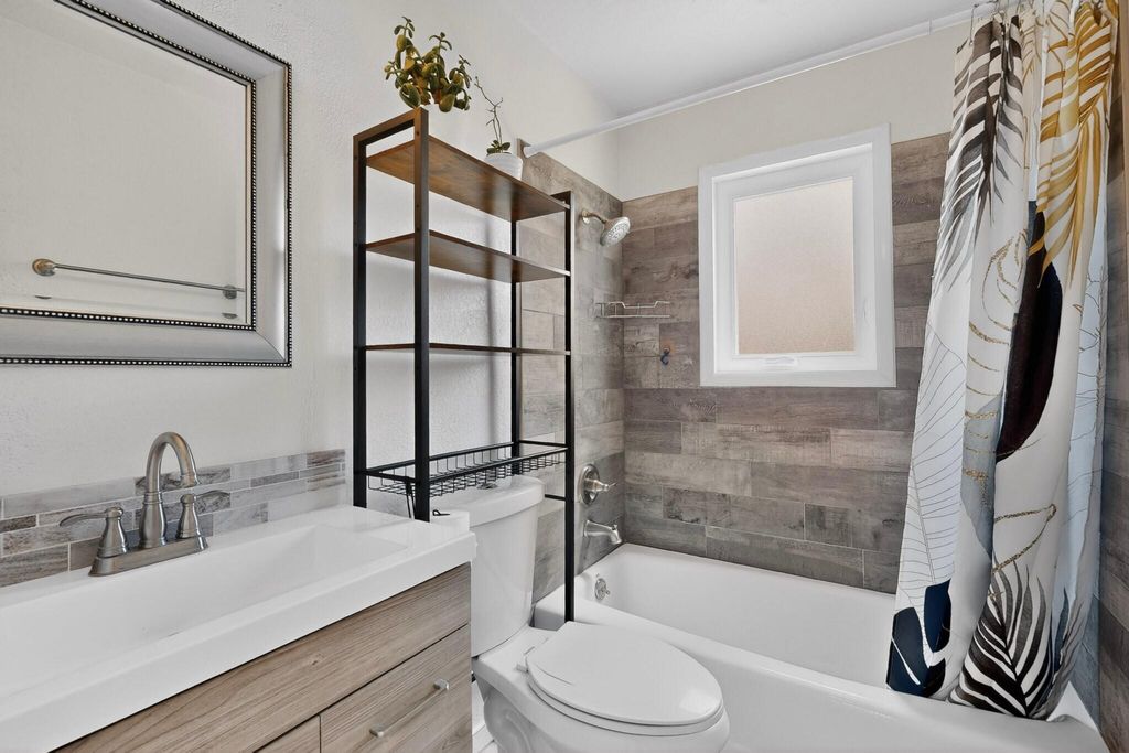Image 27 of property listing at 7508 Teakwood Drive NW, Albuquerque, NM 87120