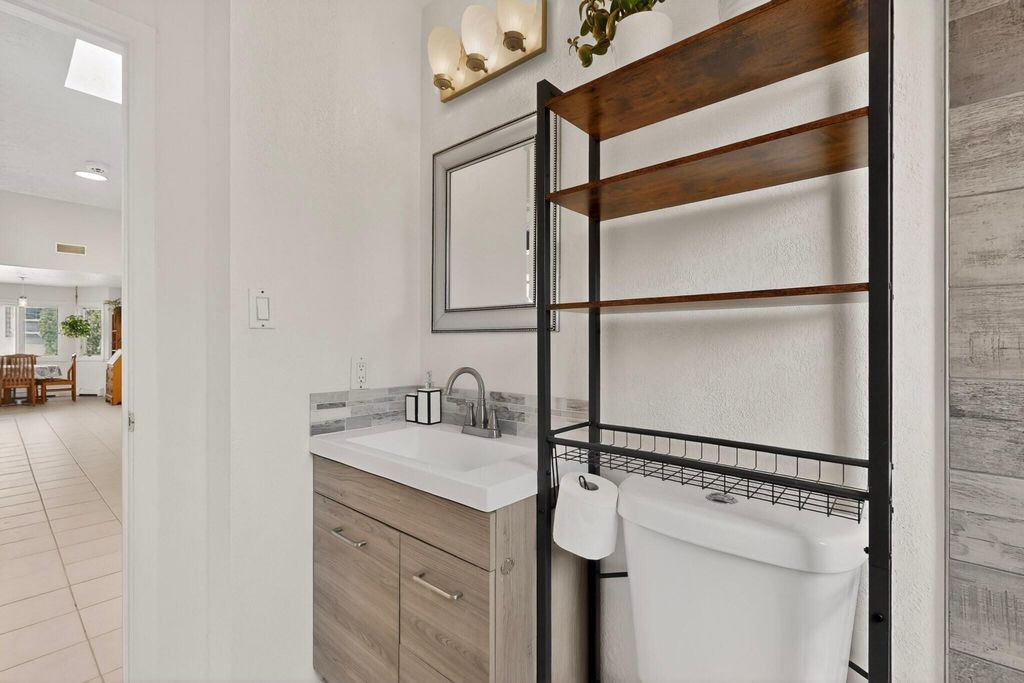 Image 28 of property listing at 7508 Teakwood Drive NW, Albuquerque, NM 87120