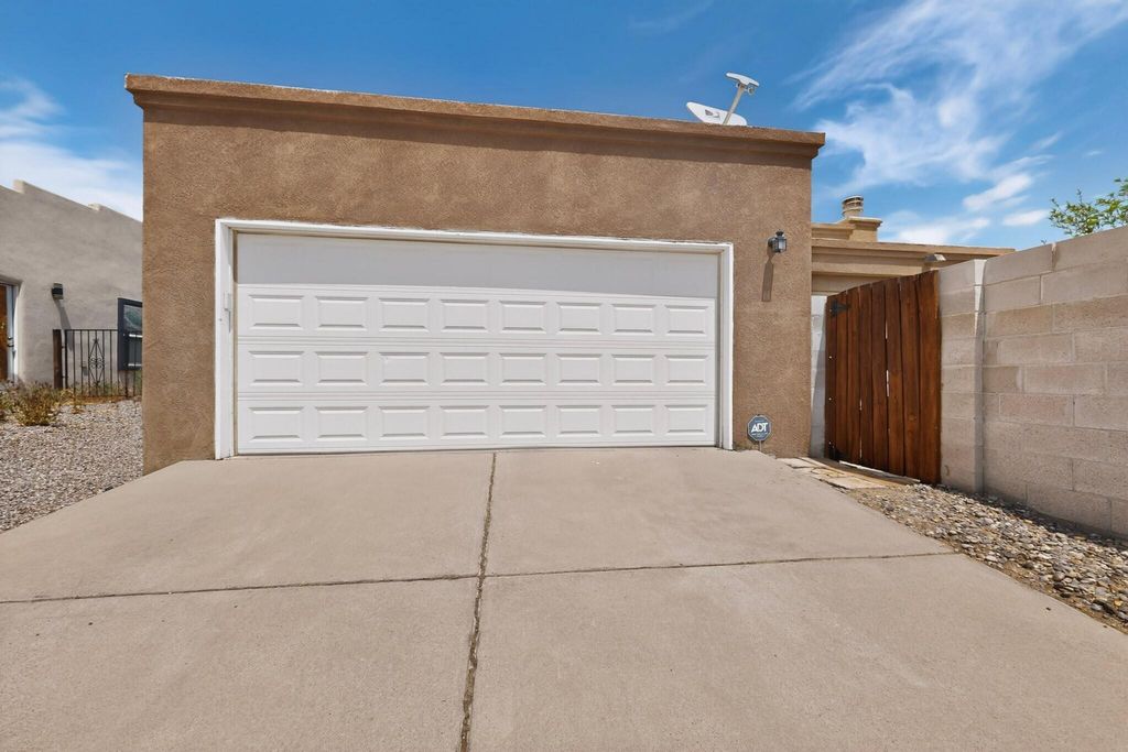 Image 40 of property listing at 7508 Teakwood Drive NW, Albuquerque, NM 87120