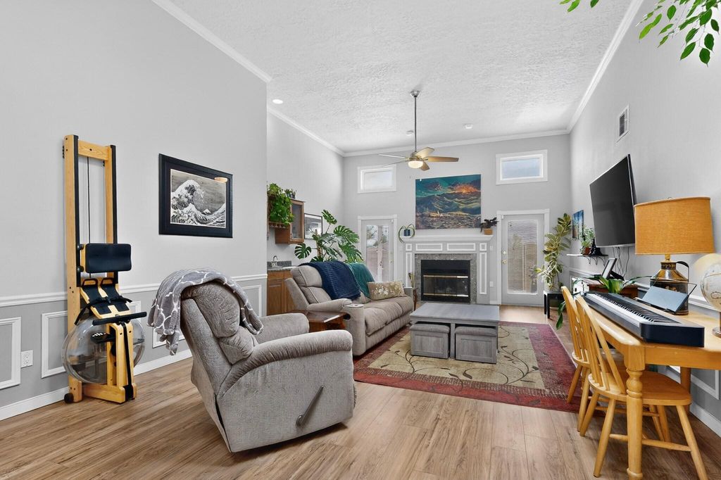 Image 7 of property listing at 7508 Teakwood Drive NW, Albuquerque, NM 87120