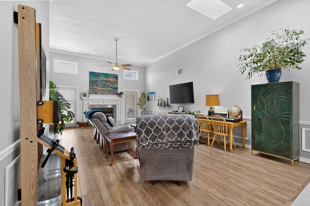 Image 8 of property listing at 7508 Teakwood Drive NW, Albuquerque, NM 87120