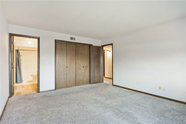 428 29th St Dr SE 16, Cedar Rapids, IA 53403