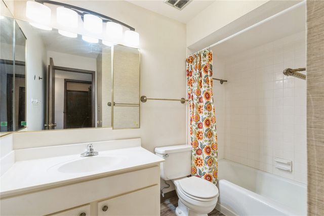 428 29th St Dr SE 16, Cedar Rapids, IA 53403