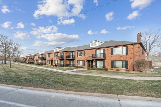 428 29th St Dr SE 16, Cedar Rapids, IA 53403