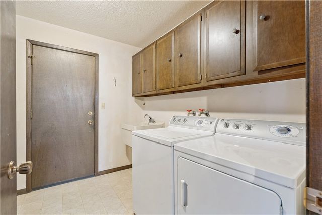 428 29th St Dr SE 16, Cedar Rapids, IA 53403