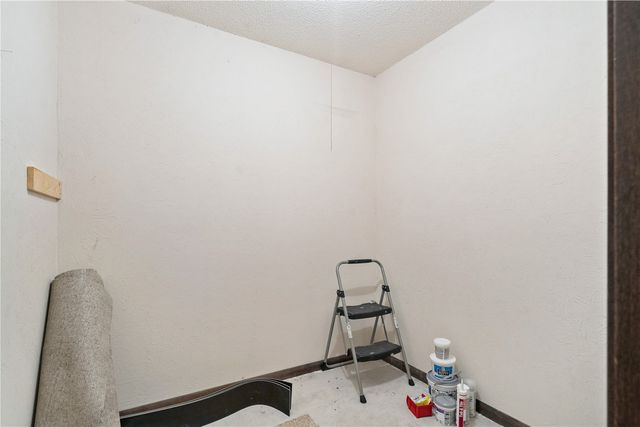 428 29th St Dr SE 16, Cedar Rapids, IA 53403