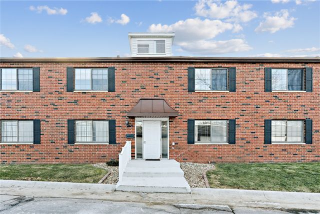 428 29th St Dr SE 16, Cedar Rapids, IA 53403