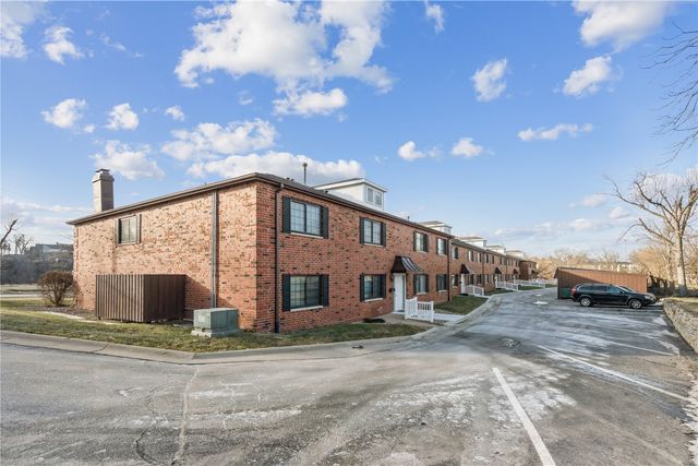 428 29th St Dr SE 16, Cedar Rapids, IA 53403