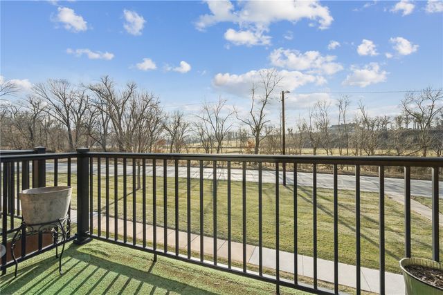 428 29th St Dr SE 16, Cedar Rapids, IA 53403