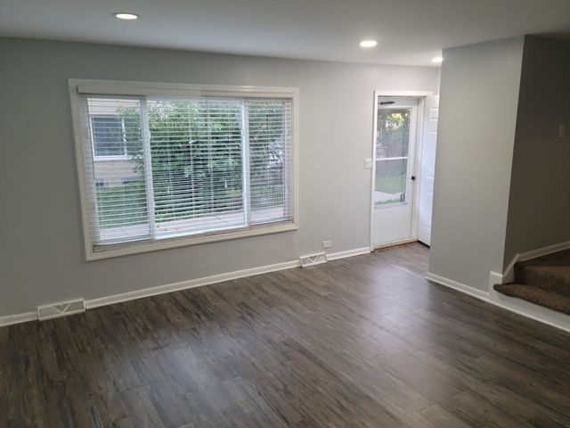 10081 Frontage Road D, Skokie, IL 60077
