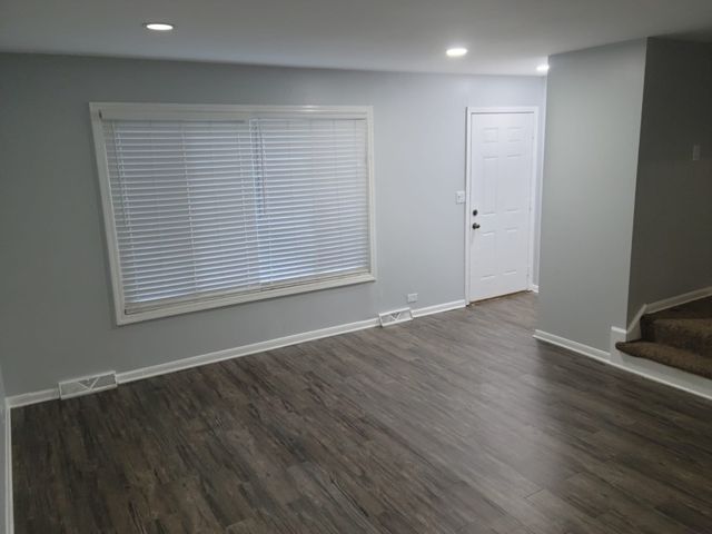 10081 Frontage Road D, Skokie, IL 60077