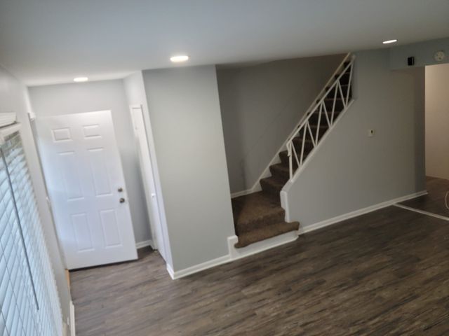 10081 Frontage Road D, Skokie, IL 60077