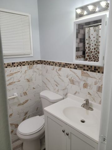 10081 Frontage Road D, Skokie, IL 60077