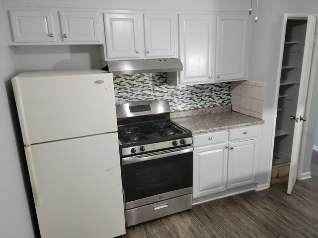 10081 Frontage Road D, Skokie, IL 60077