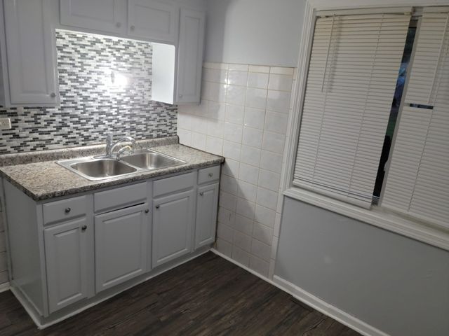 10081 Frontage Road D, Skokie, IL 60077