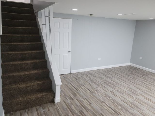 10081 Frontage Road D, Skokie, IL 60077