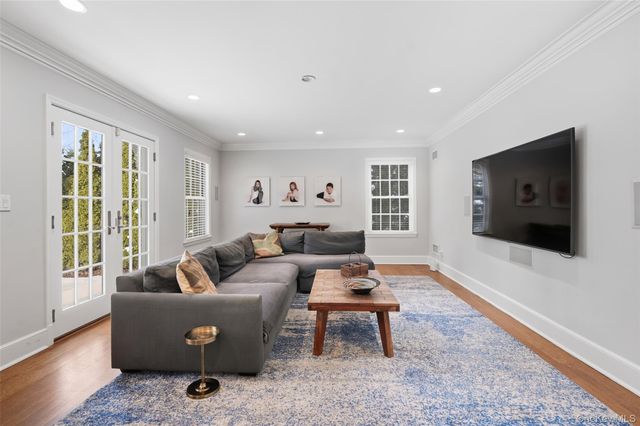 51 Paddington Road, Scarsdale, NY 10583