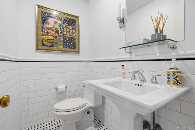 51 Paddington Road, Scarsdale, NY 10583