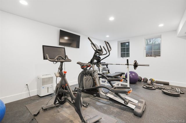 51 Paddington Road, Scarsdale, NY 10583