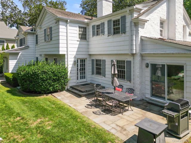 51 Paddington Road, Scarsdale, NY 10583