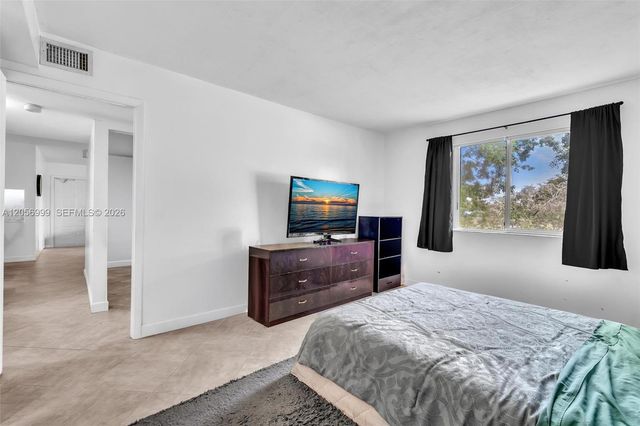 3021 N Oakland Forest Dr 208, Oakland Park, FL 33309