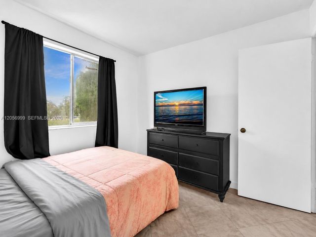 3021 N Oakland Forest Dr 208, Oakland Park, FL 33309
