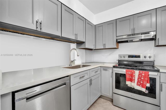 3021 N Oakland Forest Dr 208, Oakland Park, FL 33309