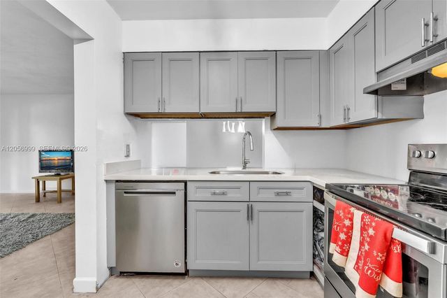 3021 N Oakland Forest Dr 208, Oakland Park, FL 33309