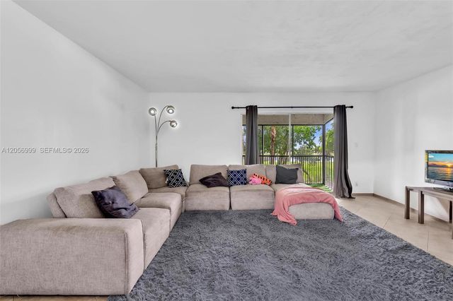 3021 N Oakland Forest Dr 208, Oakland Park, FL 33309